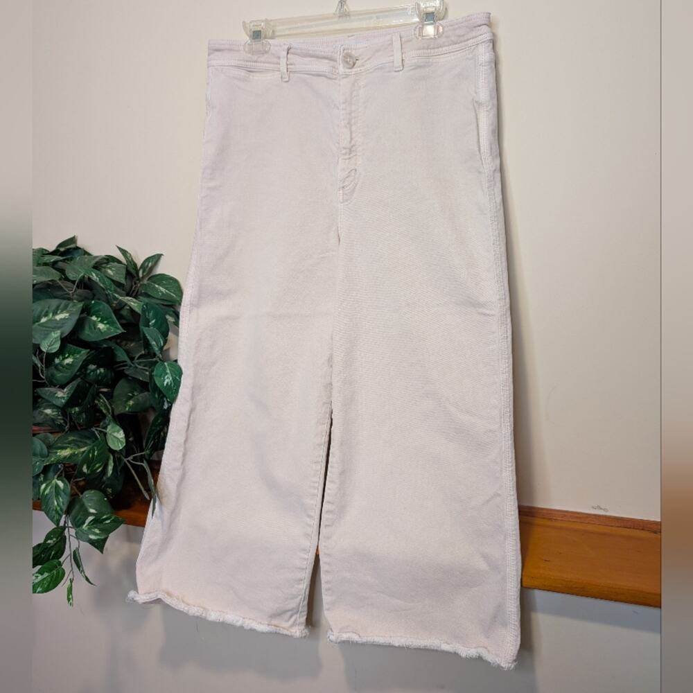 LOFT High Waist Wide Leg Cropped Jeans • Size 12 / 31 • Cream Raw Hem